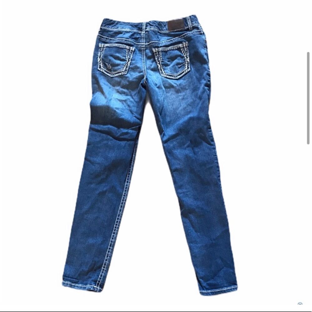 Maurices Distressed Size 5/6 Jeans - Picture 2 of 6